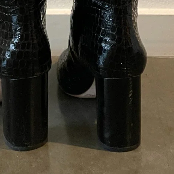 LIKE NEW - LOEFFLER RANDALL GOLDY KNEE HIGH BOOTS - Picture 3 of 3